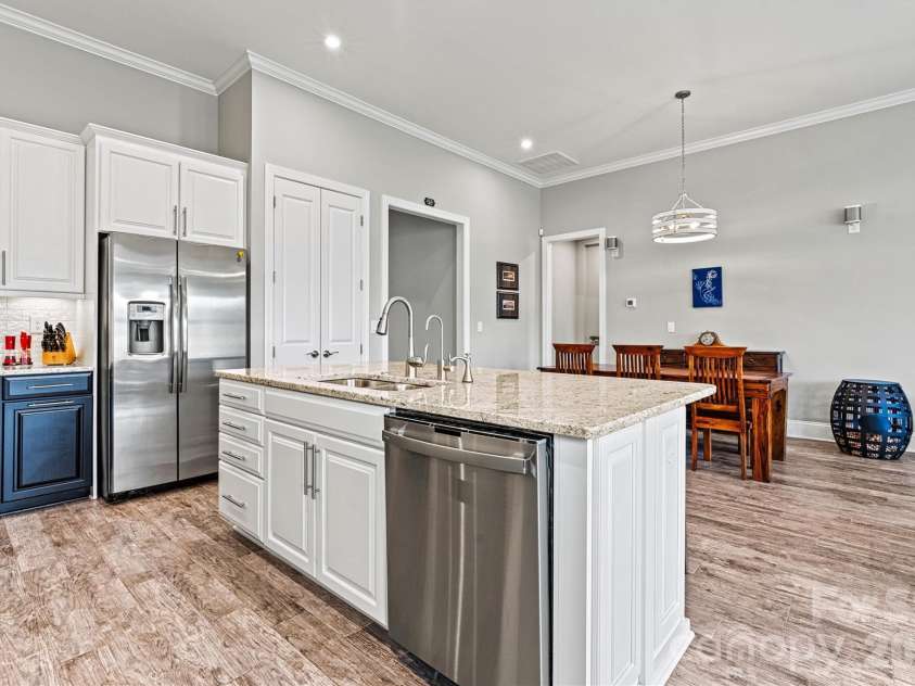 8718 Festival Way, Charlotte, NC 28215.  MLS# CAR4340039, YatesRealty ID 10397. 