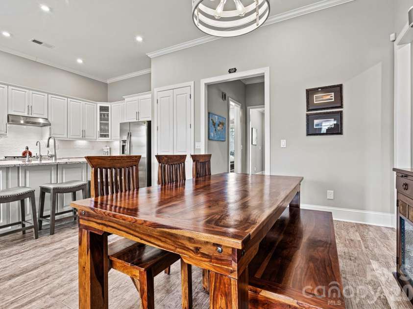 8718 Festival Way, Charlotte, NC 28215.  MLS# CAR4340039, YatesRealty ID 10397. 