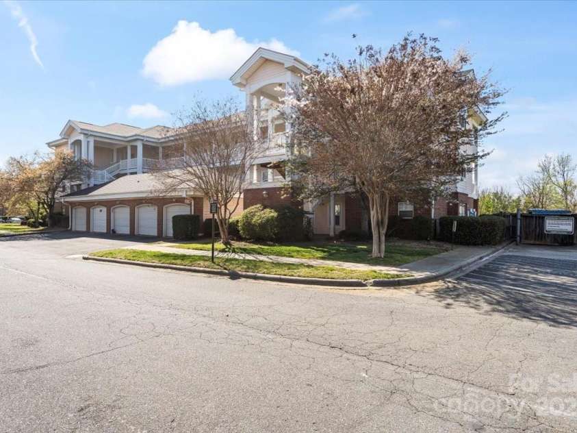 9063 Meadow Vista Road, Charlotte, NC 28213.  MLS# CAR4237822, YatesRealty ID 10397. Building