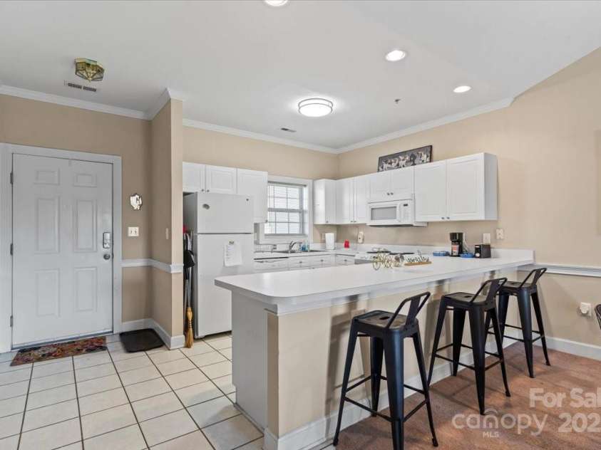 9063 Meadow Vista Road, Charlotte, NC 28213.  MLS# CAR4237822, YatesRealty ID 10397. Kitchen