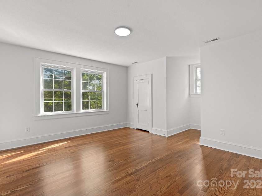 625 4th Street Drive, Hickory, NC 28601.  MLS# CAR4247906, YatesRealty ID 10398. 