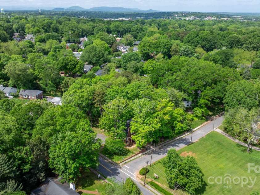 625 4th Street Drive, Hickory, NC 28601.  MLS# CAR4247906, YatesRealty ID 10398. 