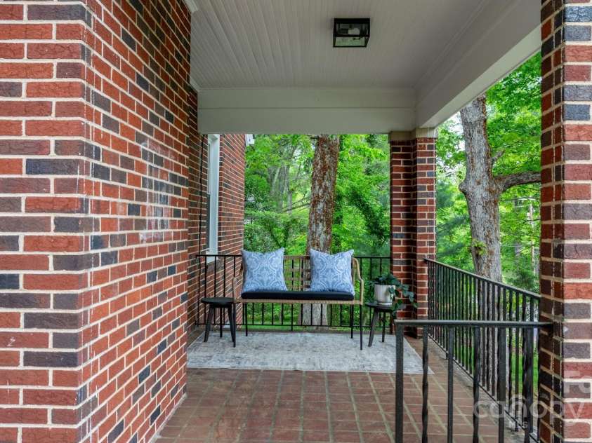 625 4th Street Drive, Hickory, NC 28601.  MLS# CAR4247906, YatesRealty ID 10398. 