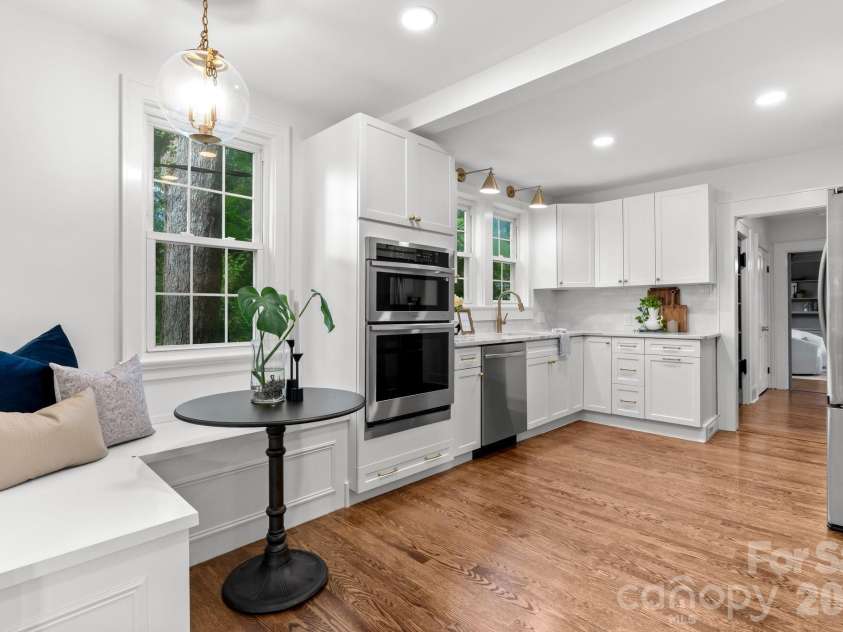 625 4th Street Drive, Hickory, NC 28601.  MLS# CAR4331325, YatesRealty ID 10398. 