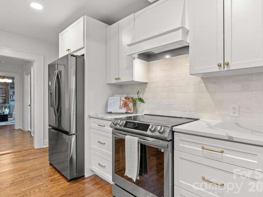 625 4th Street Drive, Hickory, NC 28601.  MLS# CAR4331325, YatesRealty ID 10398. 