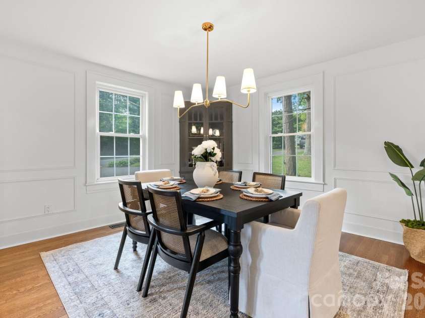 625 4th Street Drive, Hickory, NC 28601.  MLS# CAR4331325, YatesRealty ID 10398. 