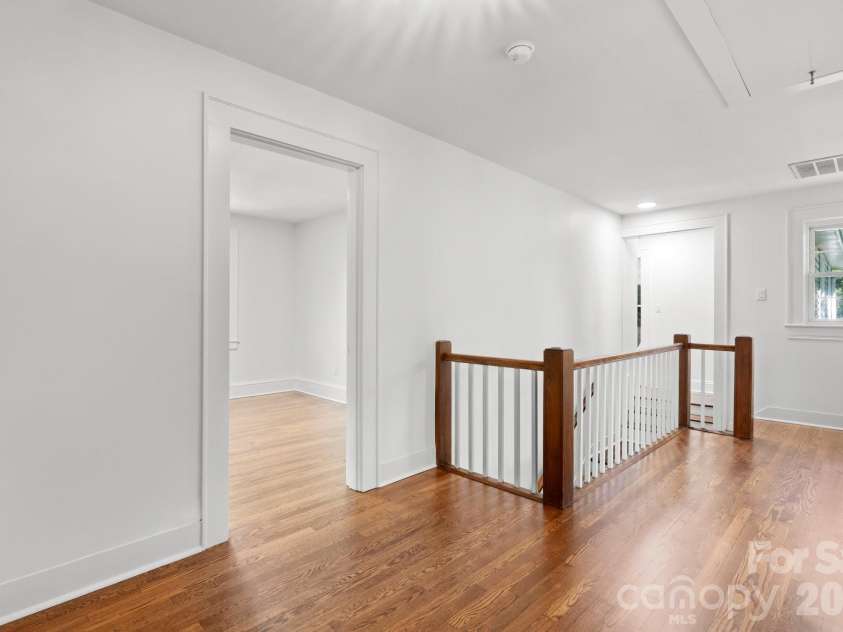 625 4th Street Drive, Hickory, NC 28601.  MLS# CAR4331325, YatesRealty ID 10398. 