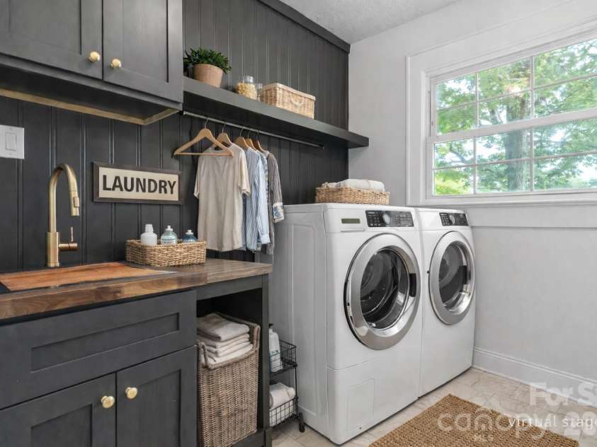 625 4th Street Drive, Hickory, NC 28601.  MLS# CAR4331325, YatesRealty ID 10398. 