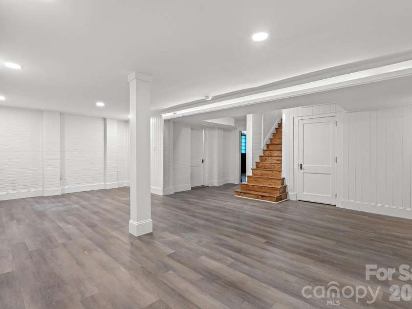 625 4th Street Drive, Hickory, NC 28601.  MLS# CAR4331325, YatesRealty ID 10398. 