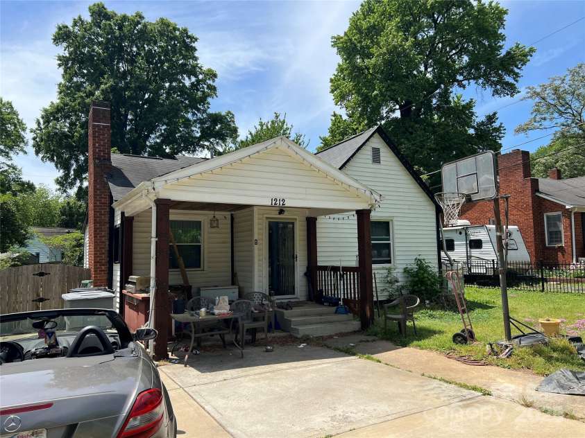 1212 Meadow Lane, Charlotte, NC 28205.  MLS# CAR4253668, YatesRealty ID 104. 
