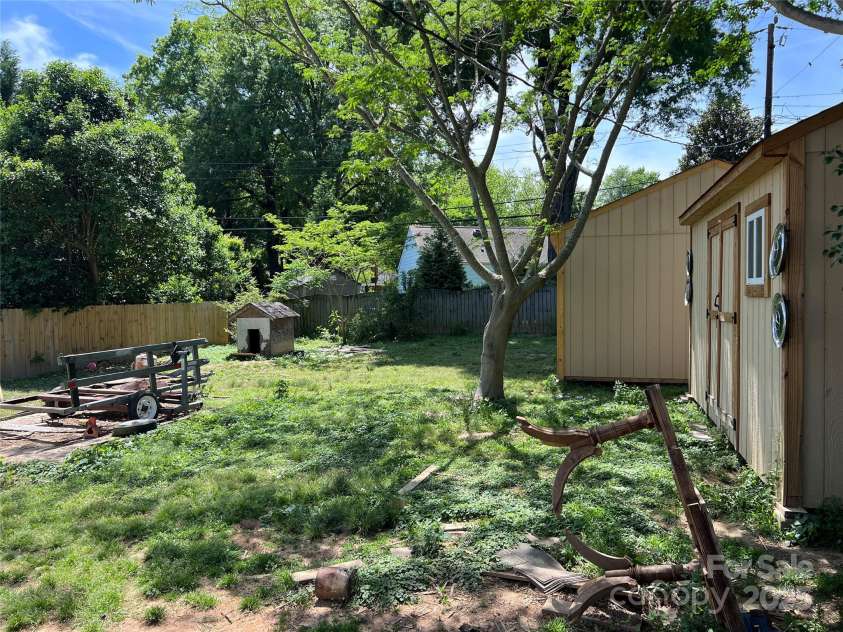 1212 Meadow Lane, Charlotte, NC 28205.  MLS# CAR4253668, YatesRealty ID 104. 