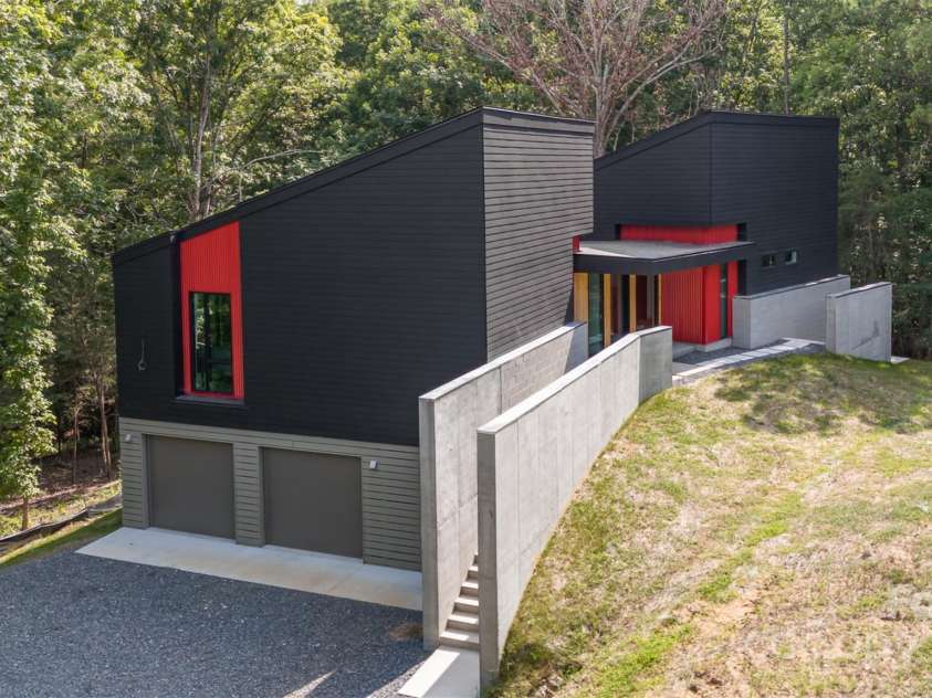 386 Squirrel Lane, Lake Wylie, SC 29710.  MLS# CAR4263022, YatesRealty ID 1040. 