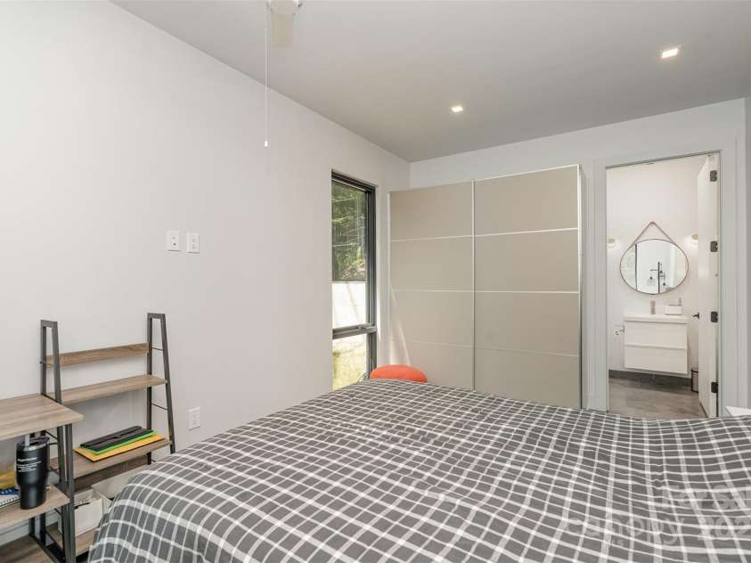 386 Squirrel Lane, Lake Wylie, SC 29710.  MLS# CAR4263022, YatesRealty ID 1040. 