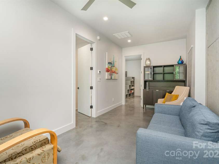 386 Squirrel Lane, Lake Wylie, SC 29710.  MLS# CAR4263022, YatesRealty ID 1040. 