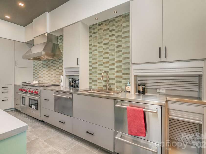 386 Squirrel Lane, Lake Wylie, SC 29710.  MLS# CAR4263022, YatesRealty ID 1040. Barista station and appliance garages