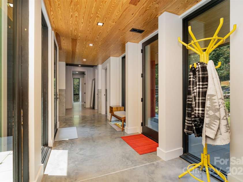 386 Squirrel Lane, Lake Wylie, SC 29710.  MLS# CAR4263022, YatesRealty ID 1040. Front entry view