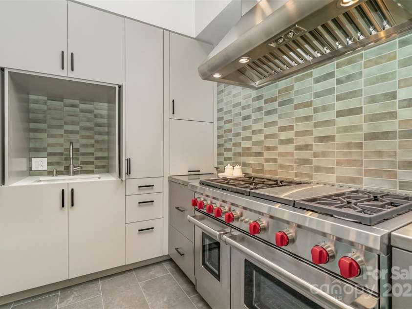 386 Squirrel Lane, Lake Wylie, SC 29710.  MLS# CAR4263022, YatesRealty ID 1040. Hidden sink