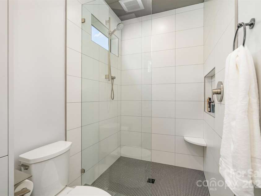 386 Squirrel Lane, Lake Wylie, SC 29710.  MLS# CAR4263022, YatesRealty ID 1040. Primary bathroom