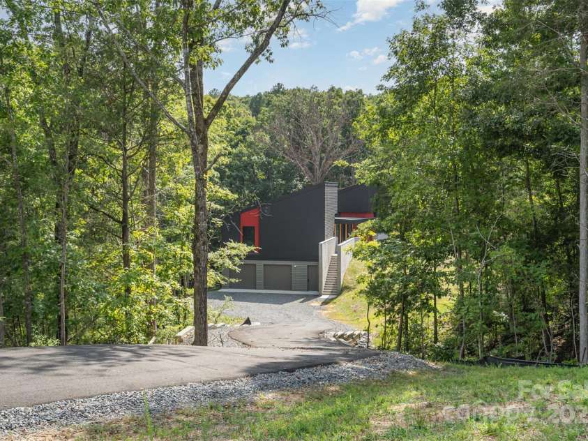 386 Squirrel Lane, Lake Wylie, SC 29710.  MLS# CAR4263022, YatesRealty ID 1040. Road view