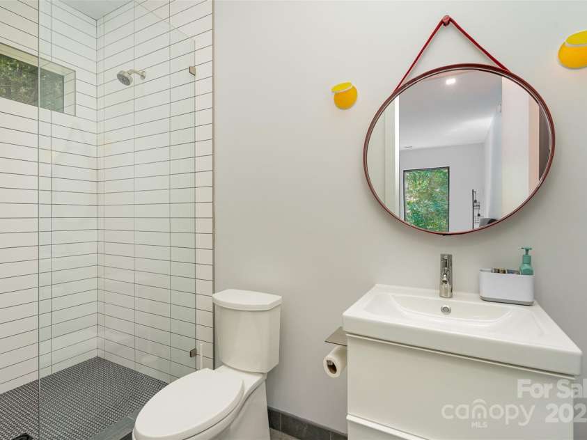 386 Squirrel Lane, Lake Wylie, SC 29710.  MLS# CAR4263022, YatesRealty ID 1040. Second bathroom