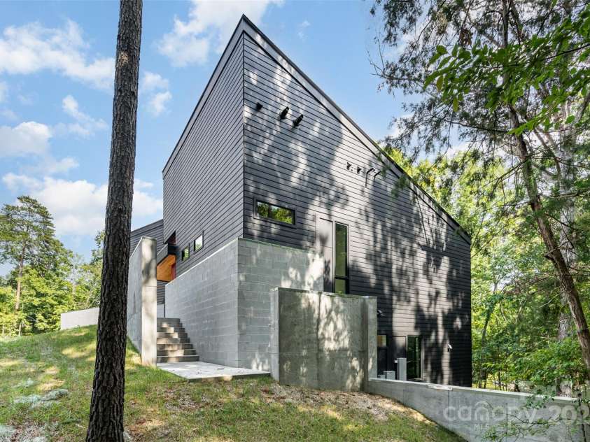 386 Squirrel Lane, Lake Wylie, SC 29710.  MLS# CAR4263022, YatesRealty ID 1040. Side view- dual stair case