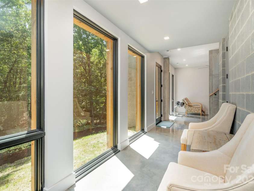 386 Squirrel Lane, Lake Wylie, SC 29710.  MLS# CAR4263022, YatesRealty ID 1040. Sunroom