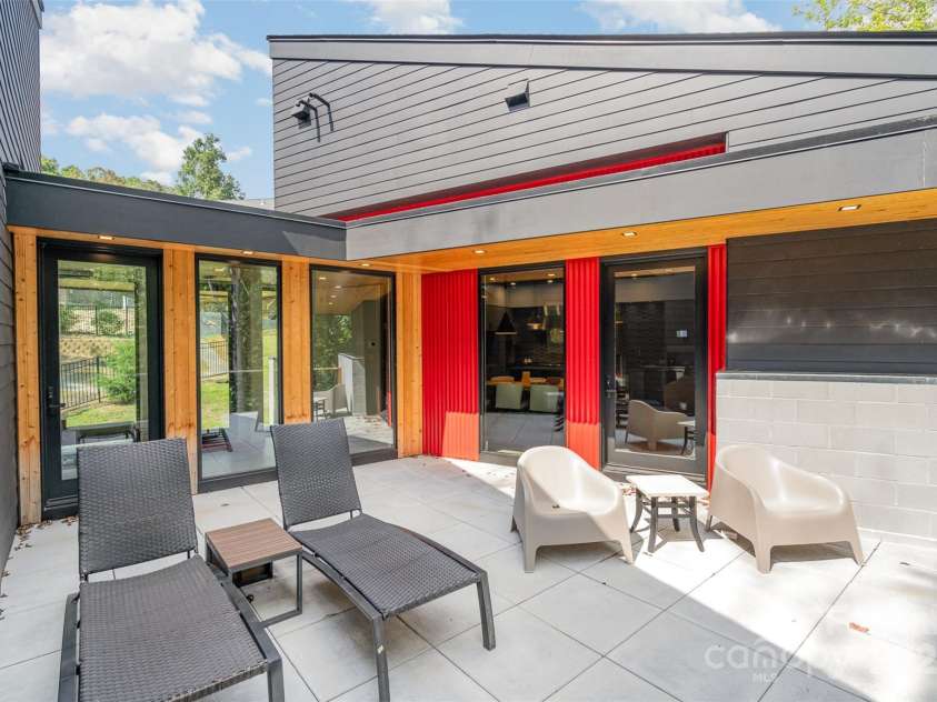 386 Squirrel Lane, Lake Wylie, SC 29710.  MLS# CAR4263022, YatesRealty ID 1040. Very Private Patio