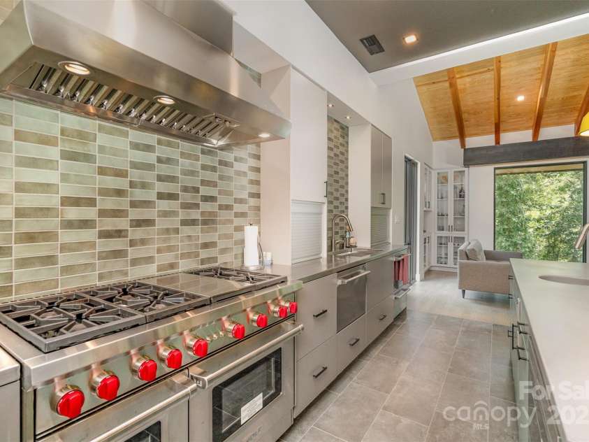 386 Squirrel Lane, Lake Wylie, SC 29710.  MLS# CAR4263022, YatesRealty ID 1040. Wolf cooking range and microwave