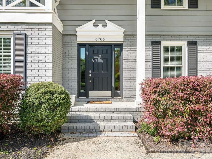 6706 Brynwood Drive, Charlotte, NC 28220.  MLS# CAR4363428, YatesRealty ID 10400. Front Entry