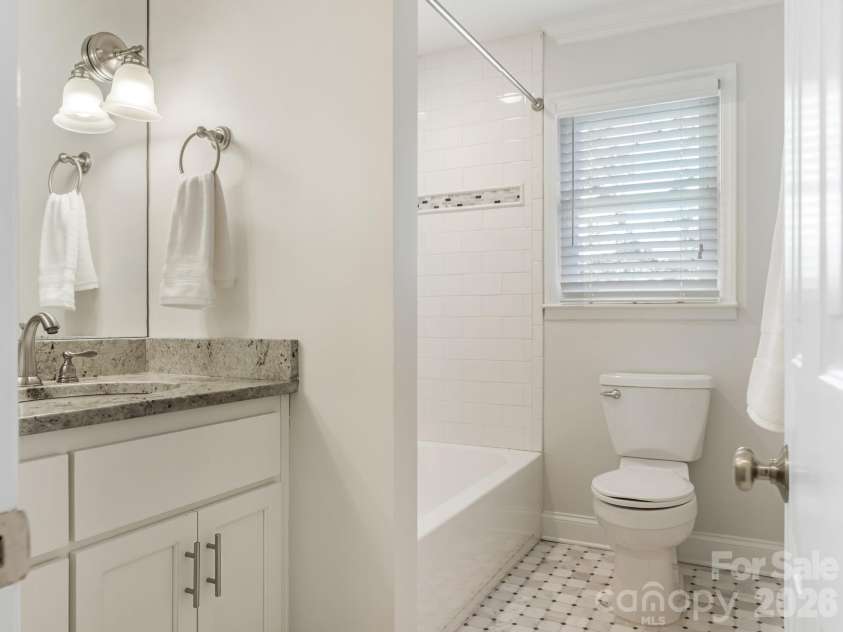 6706 Brynwood Drive, Charlotte, NC 28220.  MLS# CAR4363428, YatesRealty ID 10400. Full Bath 2