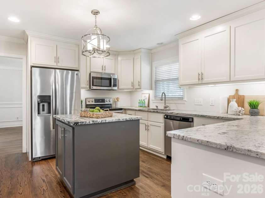 6706 Brynwood Drive, Charlotte, NC 28220.  MLS# CAR4363428, YatesRealty ID 10400. Kitchen