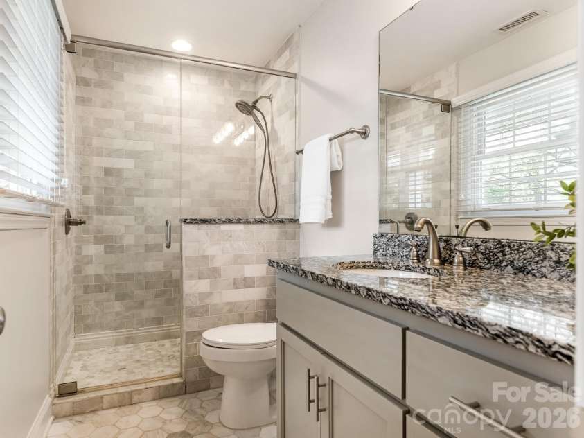 6706 Brynwood Drive, Charlotte, NC 28220.  MLS# CAR4363428, YatesRealty ID 10400. Primary Bath