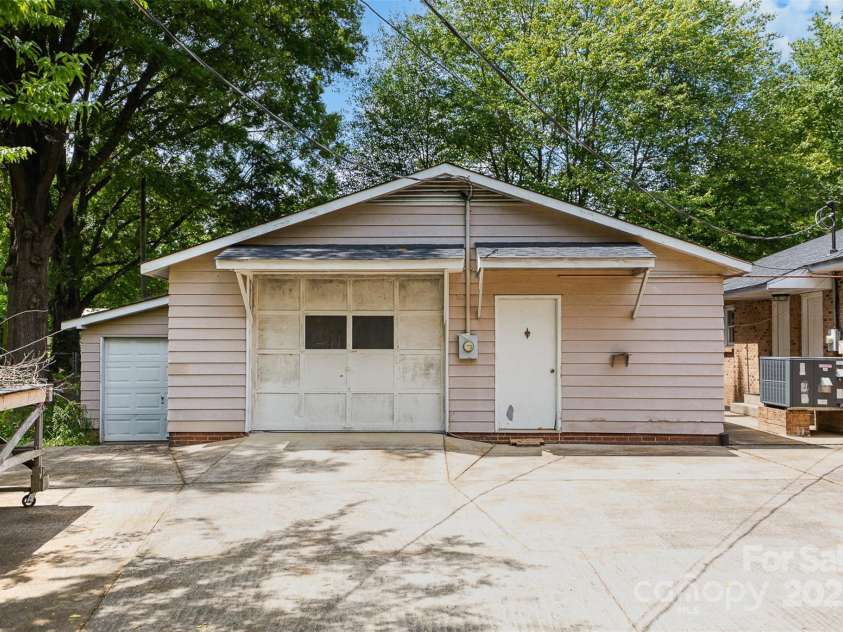 103 Sadler Road, Mount Holly, NC 28120.  MLS# CAR4254289, YatesRealty ID 10402. 