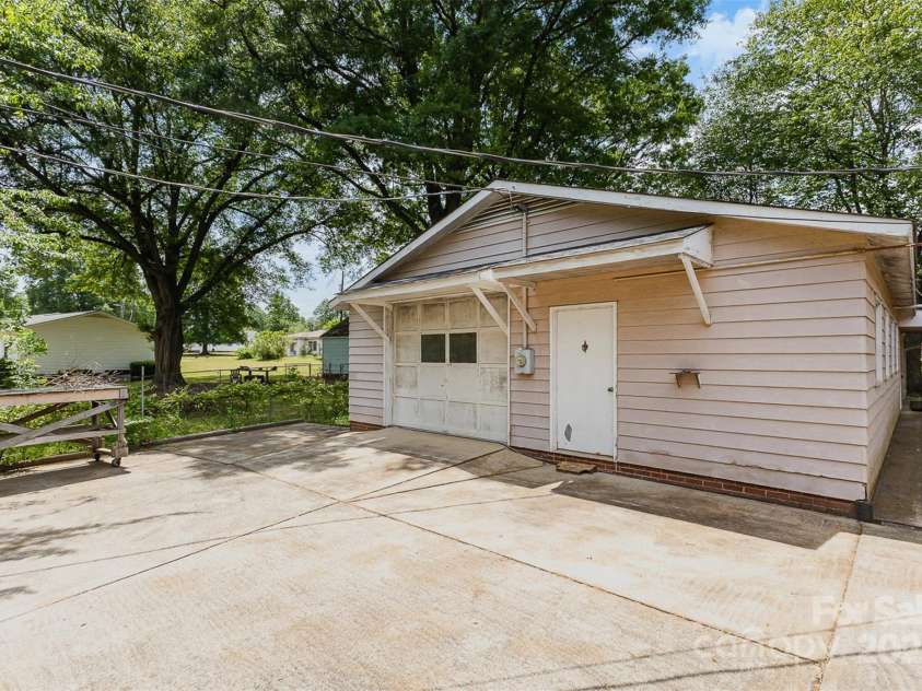 103 Sadler Road, Mount Holly, NC 28120.  MLS# CAR4254289, YatesRealty ID 10402. 