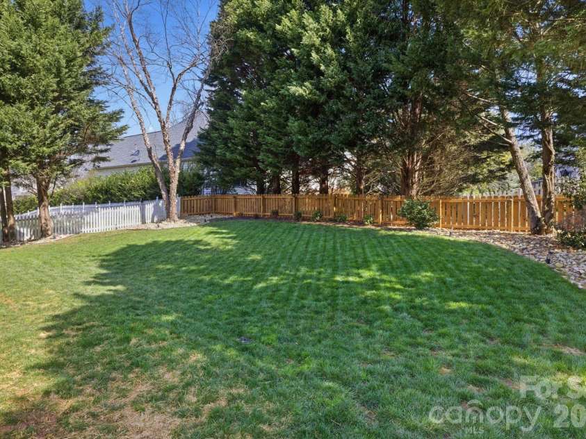 20042 Northport Drive, Cornelius, NC 28031.  MLS# CAR4355423, YatesRealty ID 10403. 
