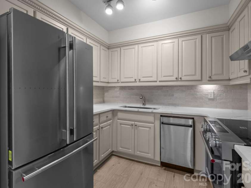 2503 Roswell Avenue, Charlotte, NC 28209.  MLS# CAR4362137, YatesRealty ID 10404. 