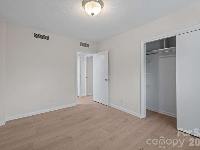 2503 Roswell Avenue, Charlotte, NC 28209.  MLS# CAR4362137, YatesRealty ID 10404. 