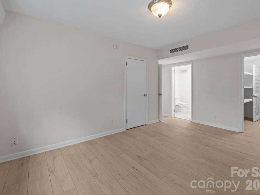 2503 Roswell Avenue, Charlotte, NC 28209.  MLS# CAR4362137, YatesRealty ID 10404. 