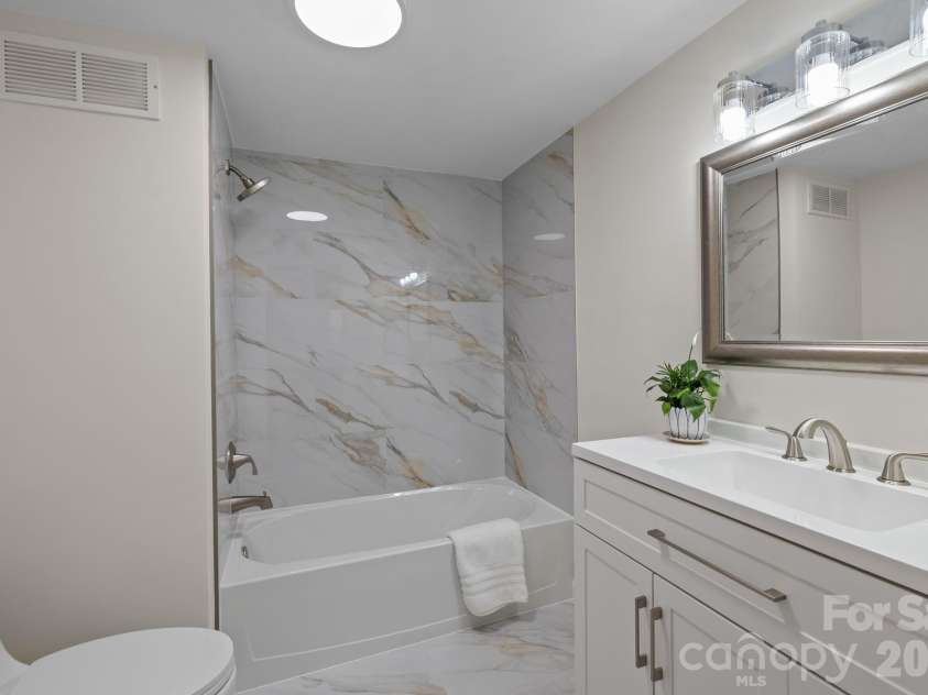 2503 Roswell Avenue, Charlotte, NC 28209.  MLS# CAR4362137, YatesRealty ID 10404. 