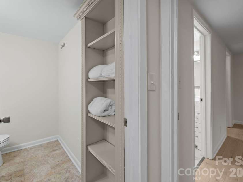2503 Roswell Avenue, Charlotte, NC 28209.  MLS# CAR4362137, YatesRealty ID 10404. 