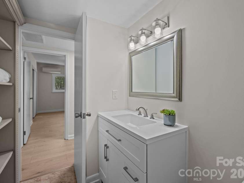 2503 Roswell Avenue, Charlotte, NC 28209.  MLS# CAR4362137, YatesRealty ID 10404. 