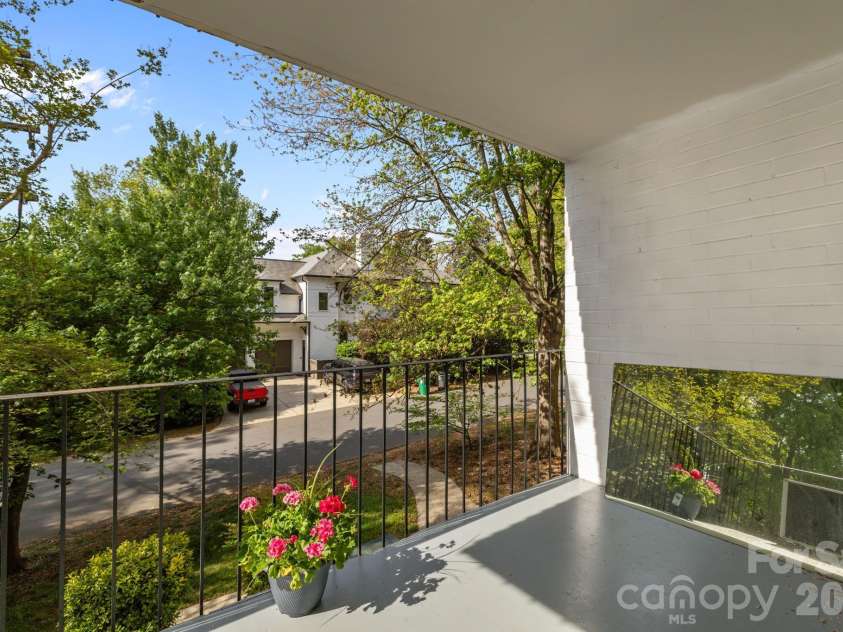 2503 Roswell Avenue, Charlotte, NC 28209.  MLS# CAR4362137, YatesRealty ID 10404. 
