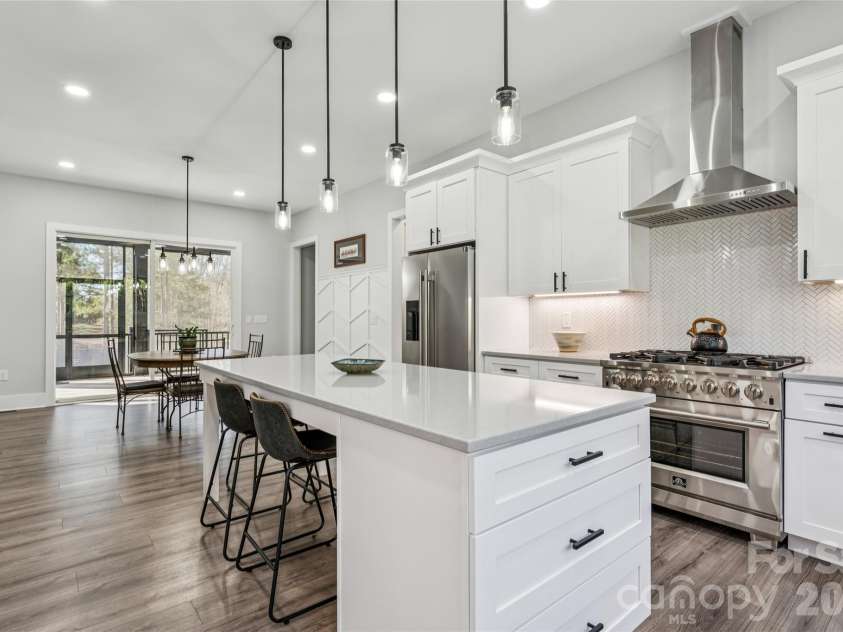 6615 Farmstead Lane, Concord, NC 28027.  MLS# CAR4357830, YatesRealty ID 10405. Chef's Kitchen