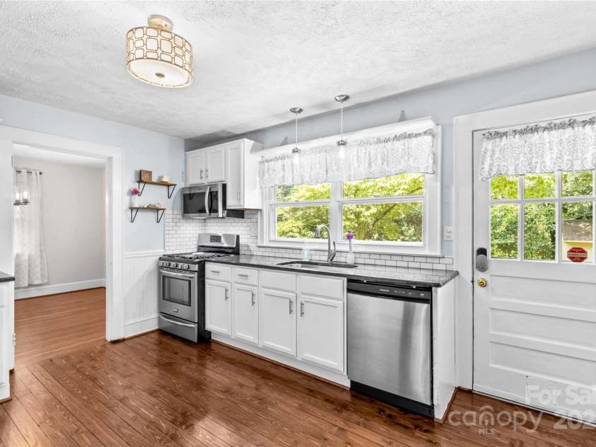 848 Woodland Road, Statesville, NC 28677.  MLS# CAR4279409, YatesRealty ID 10405. 