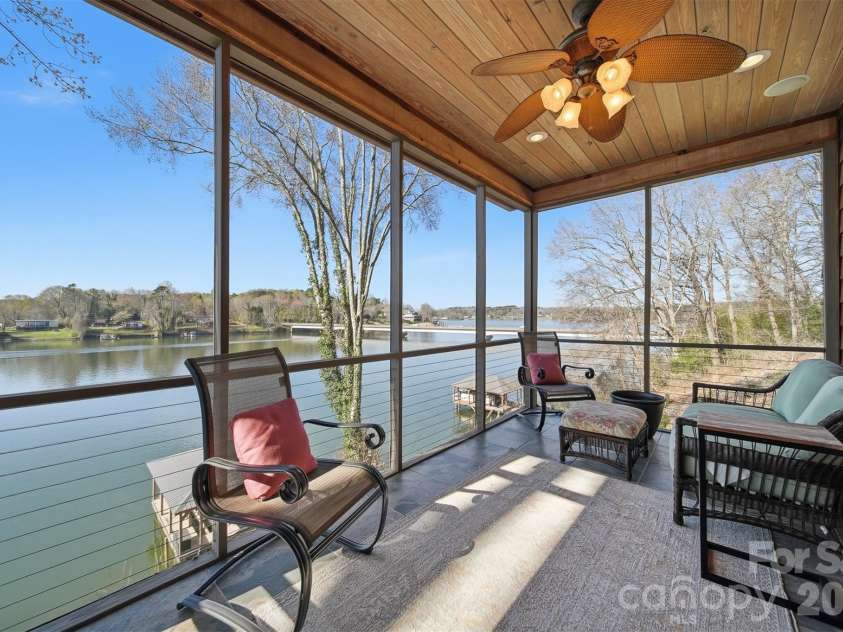 152 Bridge Pointe Lane, Hickory, NC 28601.  MLS# CAR4361563, YatesRealty ID 10406. 