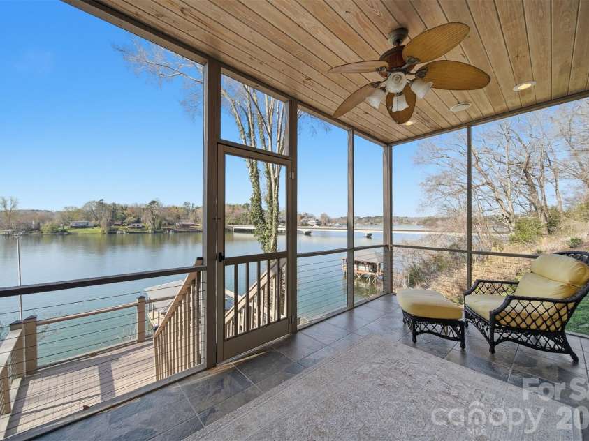 152 Bridge Pointe Lane, Hickory, NC 28601.  MLS# CAR4361563, YatesRealty ID 10406. 