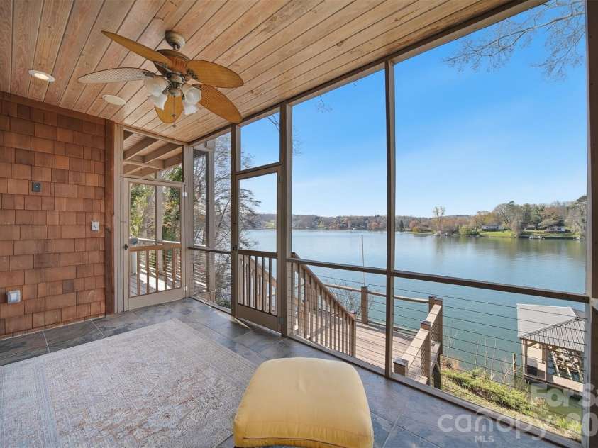 152 Bridge Pointe Lane, Hickory, NC 28601.  MLS# CAR4361563, YatesRealty ID 10406. 