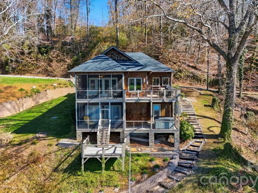 152 Bridge Pointe Lane, Hickory, NC 28601.  MLS# CAR4361563, YatesRealty ID 10406. 