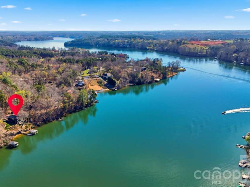 152 Bridge Pointe Lane, Hickory, NC 28601.  MLS# CAR4361563, YatesRealty ID 10406. 
