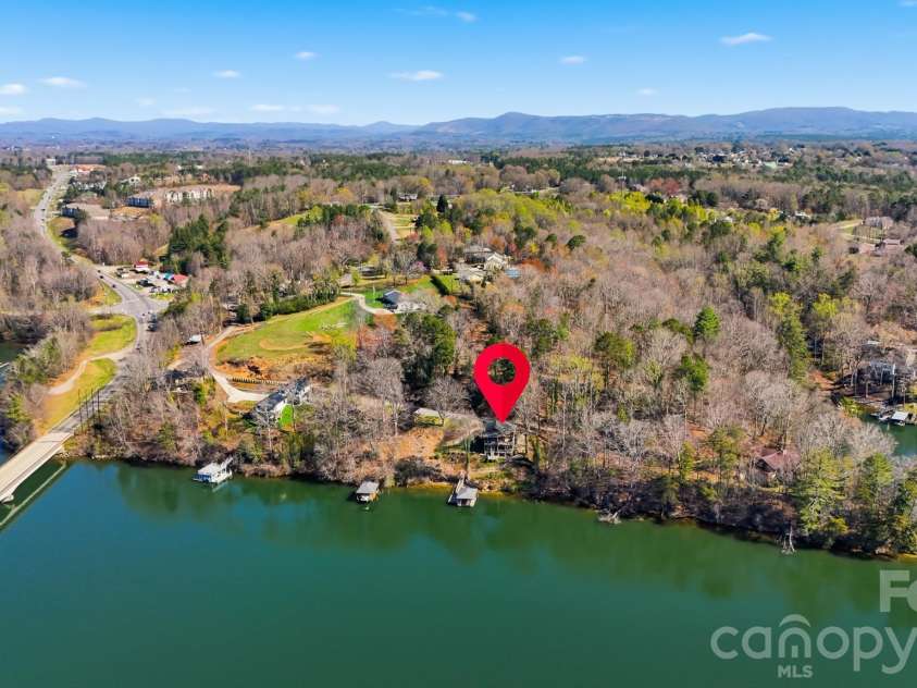 152 Bridge Pointe Lane, Hickory, NC 28601.  MLS# CAR4361563, YatesRealty ID 10406. 